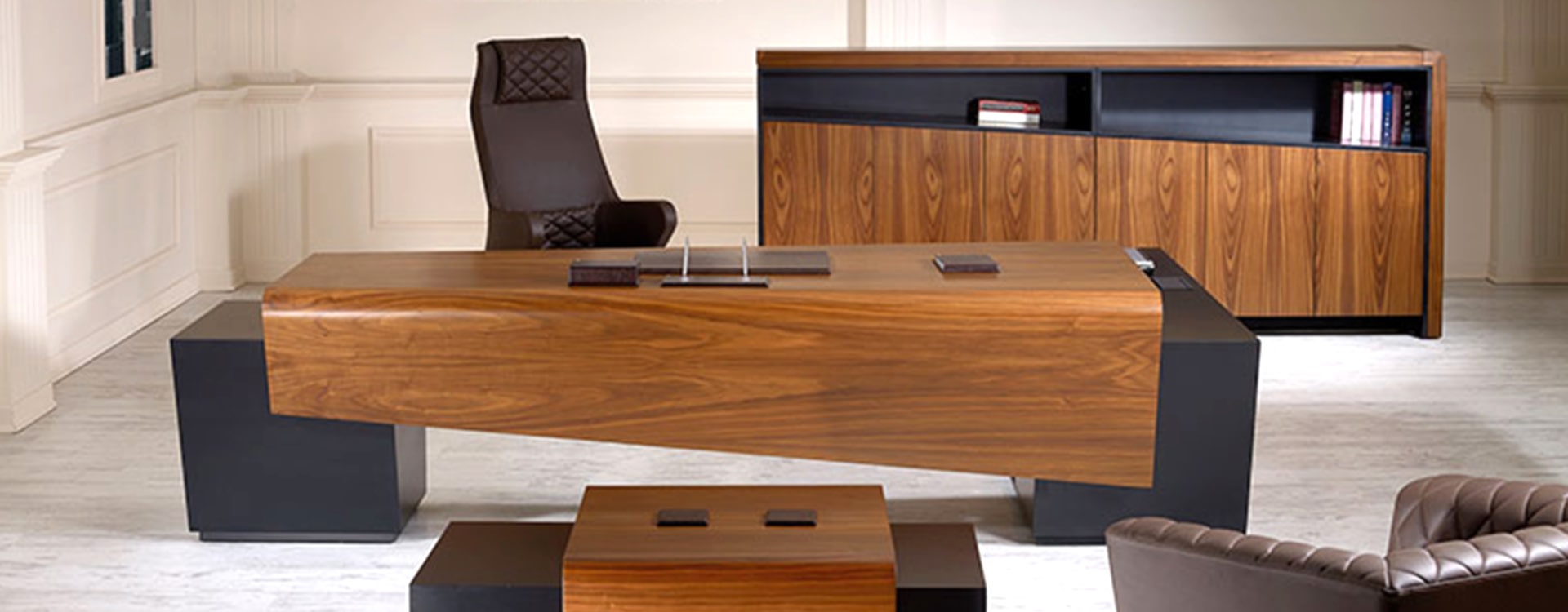 Gloria Vip Executive Desk Set