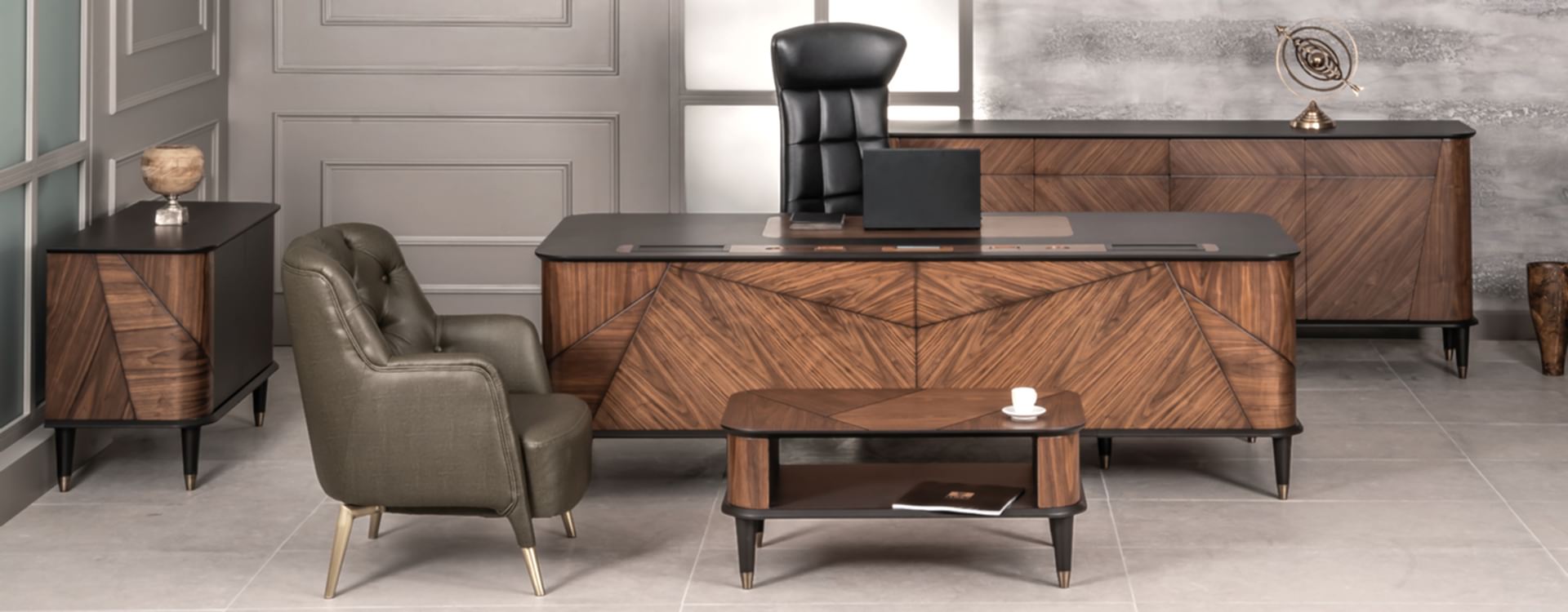 Pallas Vip Executive Desk Set