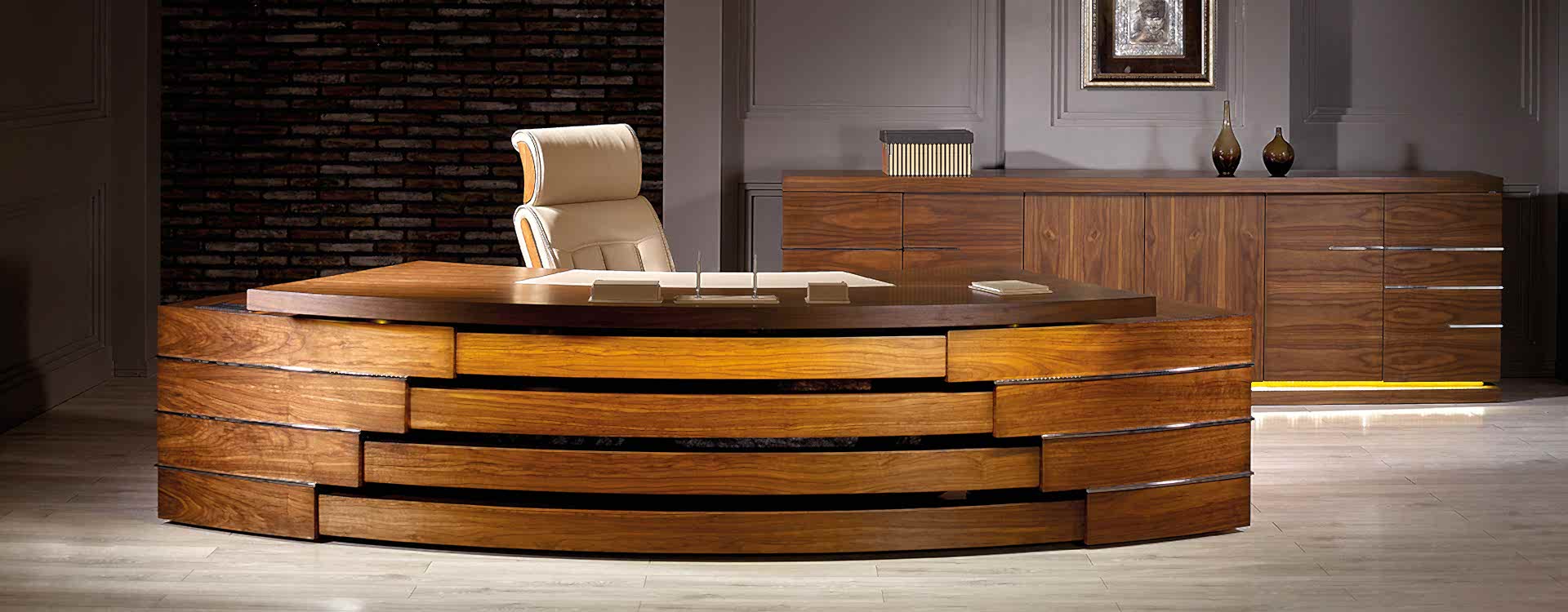 Campus Vip Executive Desk Set