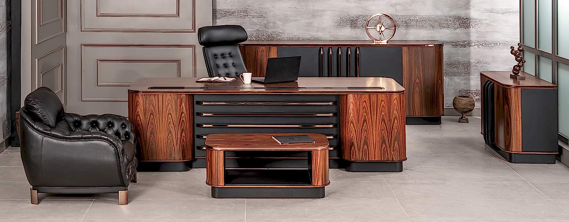 Pacific Vip Executive Desk Set